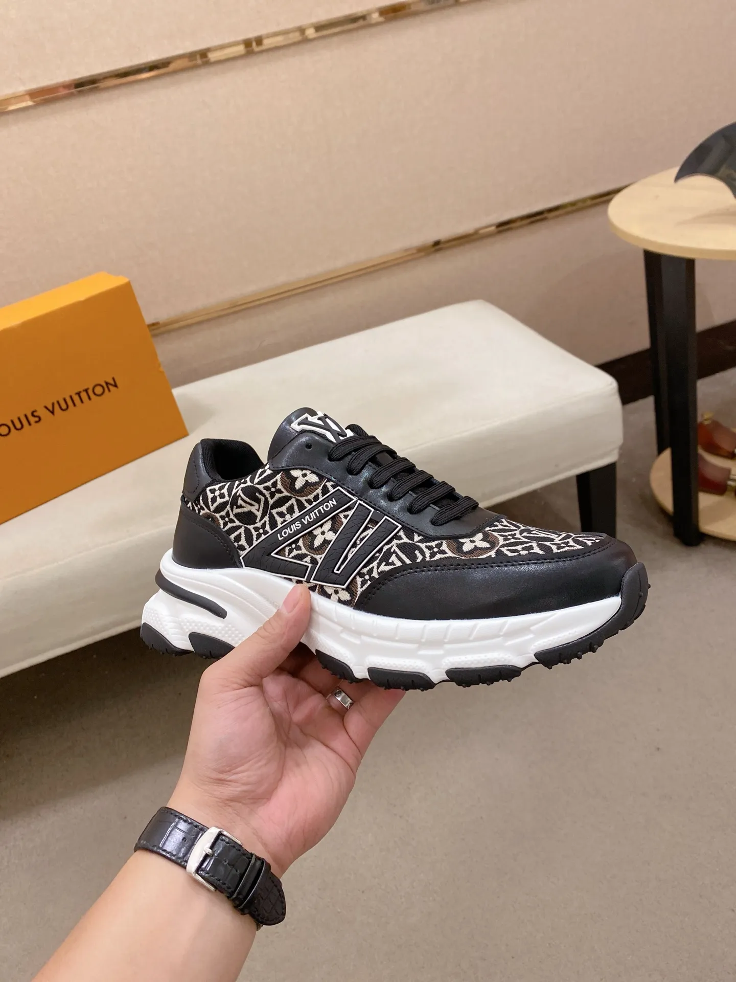 Men's shoes 442💰louis vuitton (Louis Vuitton/lv)🔍🔍The new counters are on sale at the same time. The uppers are imported from Italy. ⃣️Re-engraved🇮🇹💪💪, ⚠Sole: The original sole is specially provided by the original factory, the exclusive movable molded sole is super comfortable, ⚠Original and single goods 🔍high quality, you can enter and leave the counter at will, welcome to compare⚠. Code number: 38-44 (45/customized, non-refundable)
